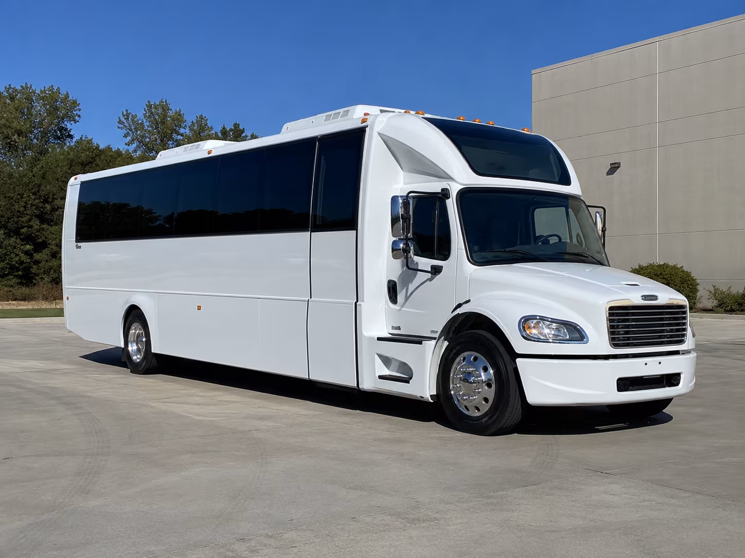 linden 28 passenger party bus